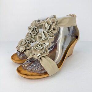 Patrizia by Spring Step Womens 7 Floral Rosette Neutral Wedge comfort Sandals